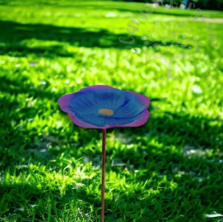 Metal Flower Bird Feeder with Shepherd Hook